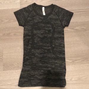 Lululemon size 4